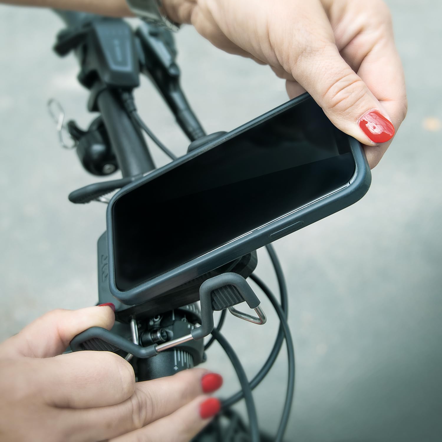 SKS GERMANY SMARTGRAB 360 Handyhalterung (Smartphone-Halter für den Lenker, automatische Klemmung durch Scherentechnik, 360° drehbar für Hoch- und Querformat, 20,5–35 mm Durchmesser, Made in Germany)