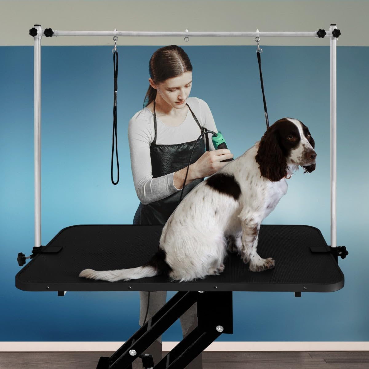Table Toilettage Hydraulique - Cadre Acier Noir Robuste & Plateau Antidérapant Noir 106 x 61cm - Hauteur 55 à 100cm - Capacité 180 kg - Toilettage Chien Animaux Professionnel.[3 Sangles INCLUSES]