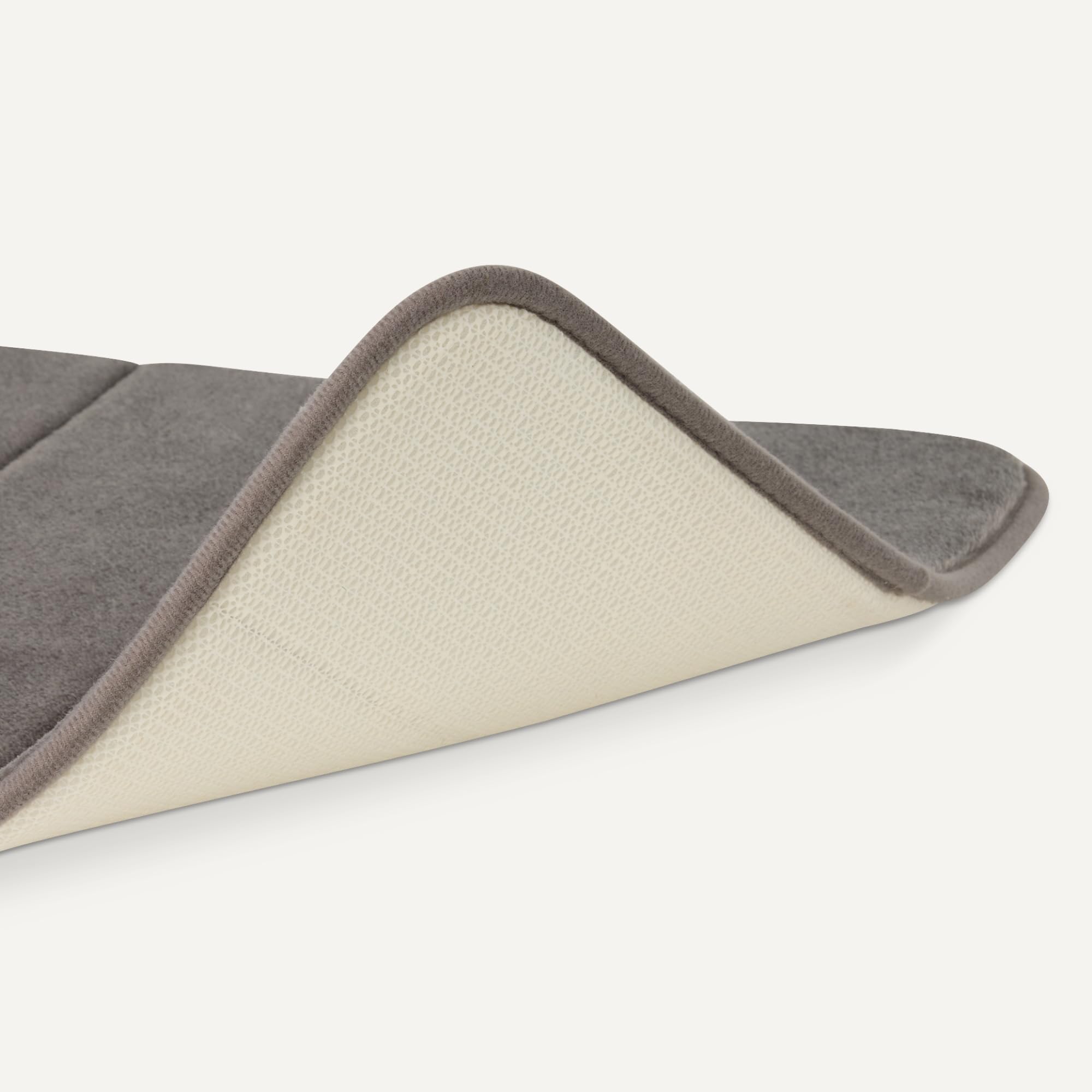 Amazon Basics Alfombra de Baño Antideslizante de Espuma viscoelástica, Alfombrilla de Ducha Ultra Suave, Absorbente, Secado Rápido, Lavable a Máquina, 43x61 cm, Gris Oscuro