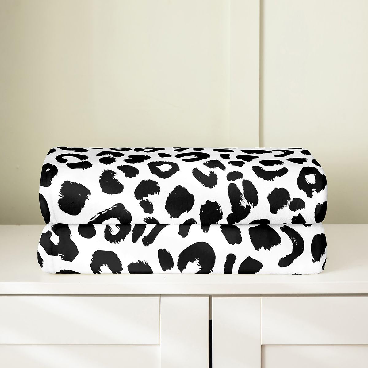 Loussiesd Coperta in flanella leopardata nera e bianca peluche Fuzzy Queen