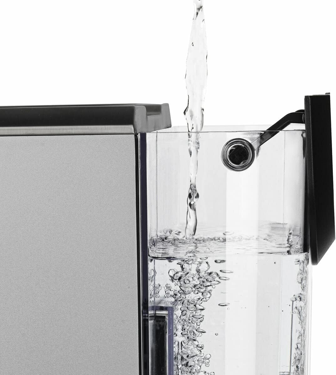 Close-up of water being poured into the H.Koenig EXPRO980 water tank