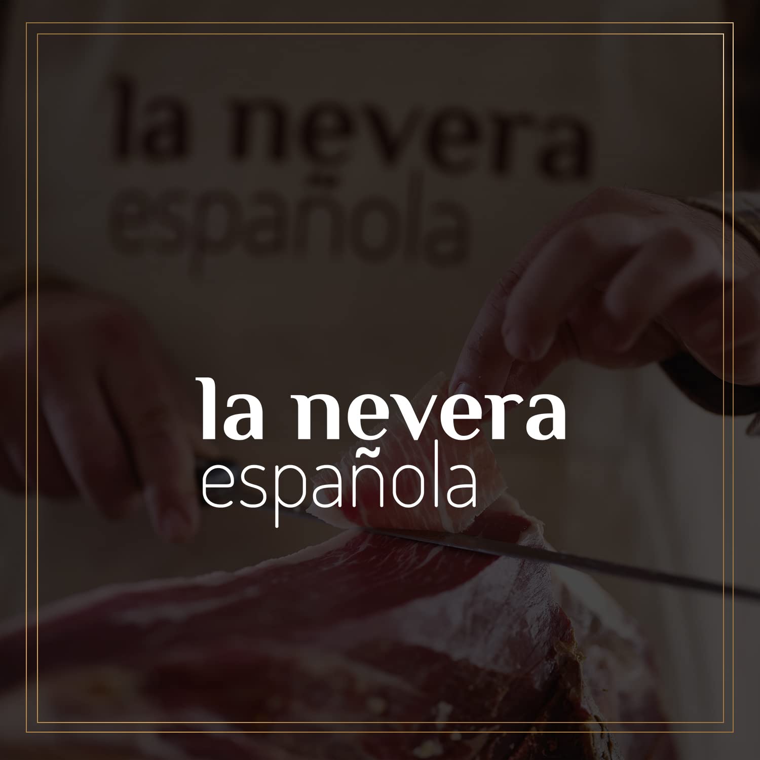 La Nevera Española - Lote de Jamón la Joya Extremeña, Chorizo y Salchichón Finca Jarallana, Cuña de Queso de Oveja y Delantal - Pack de Productos Nacionales