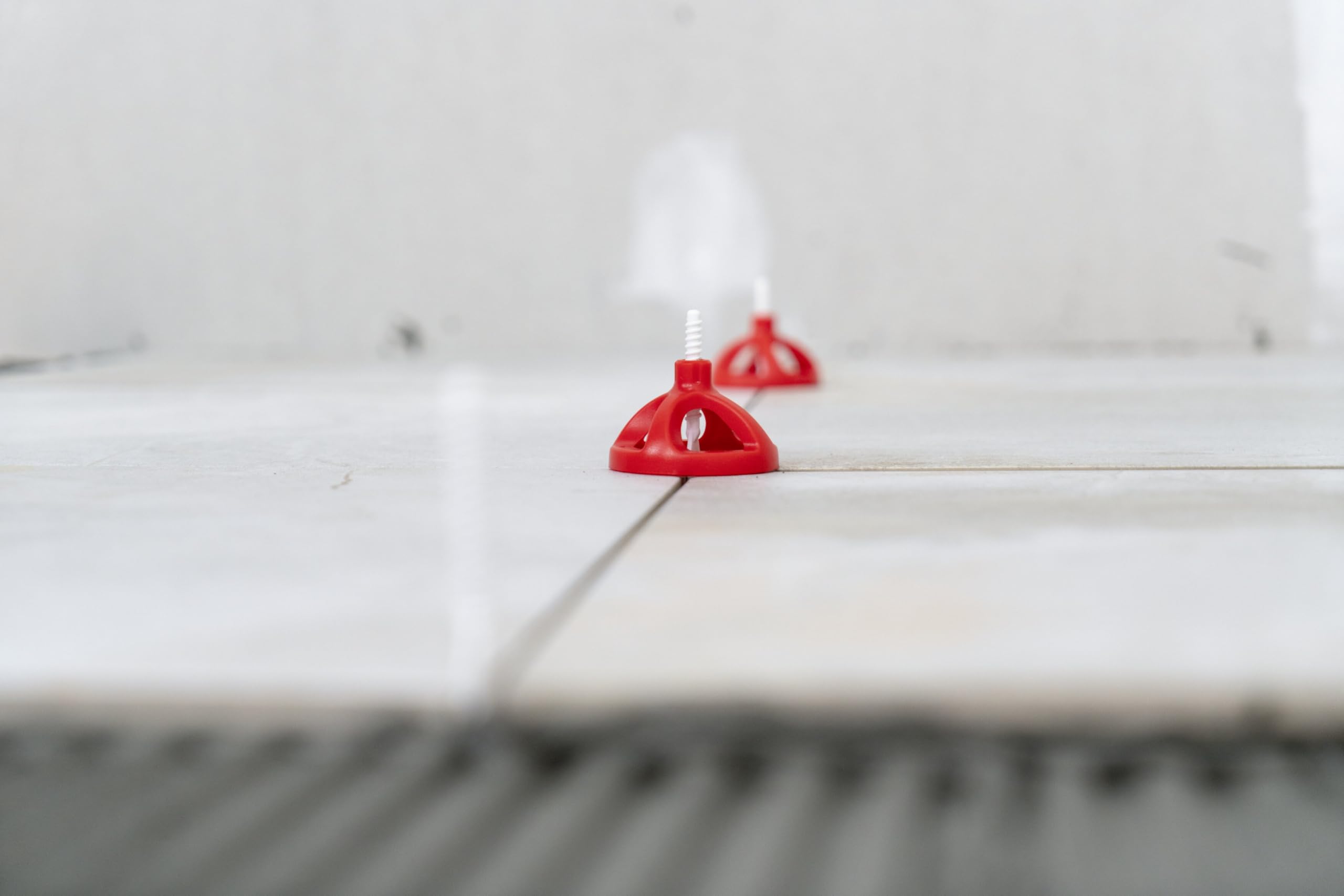 RUBI | KIT Cyclone Level System con Bridas Planas 1,5 mm | Incluye: 300 Bridas y 100 Campanas Reutilizables | Sistema para Facilitar Colocación Cerámicas de Gran Formato | Niveladores Azulejos