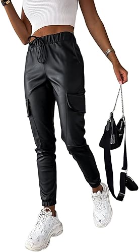chouyatou Pantalones cargo de piel sintética de poliuretano con bolsillos con solapa y cordón para mujer