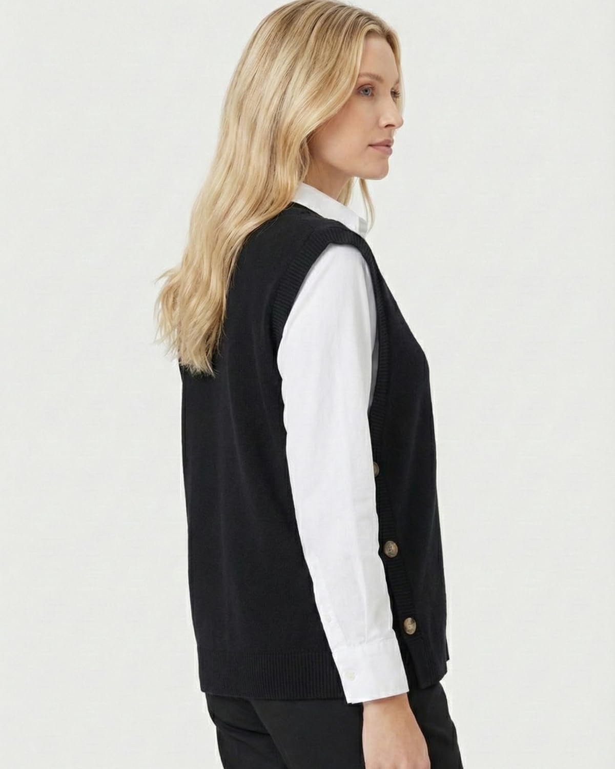 Pull sans manches pour femme avec col en V et boutons latéraux asymétriques