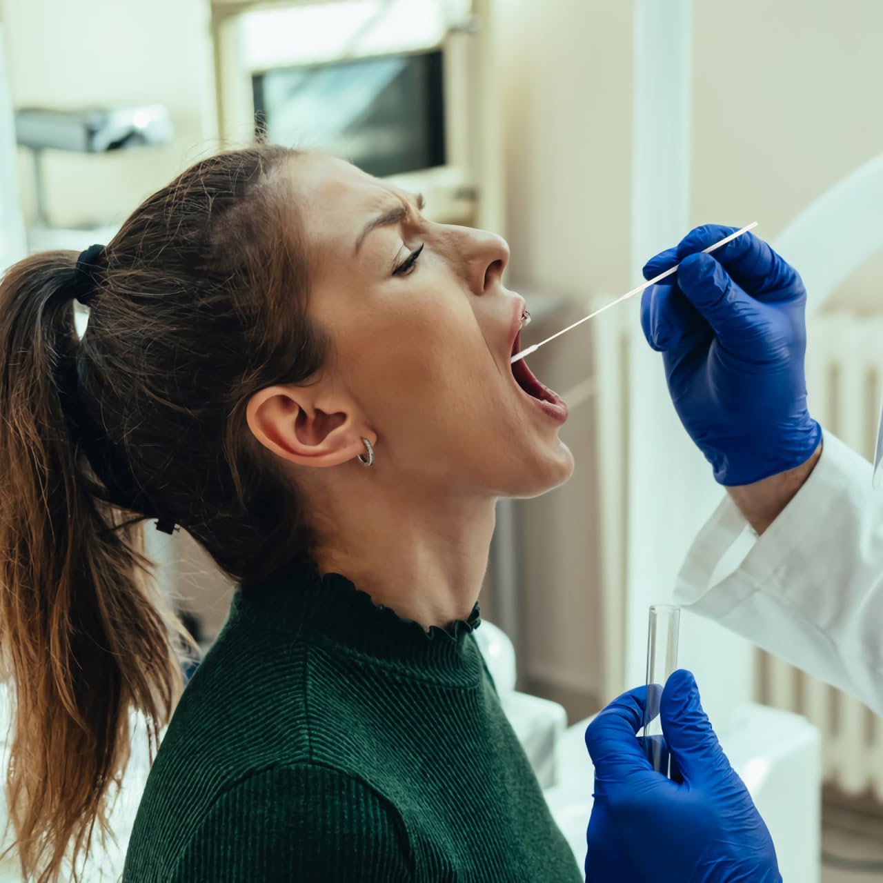 iplusmile Tamponi nasofaringei sterili, con punta in cotone, applicatori in nylon, 20 pezzi