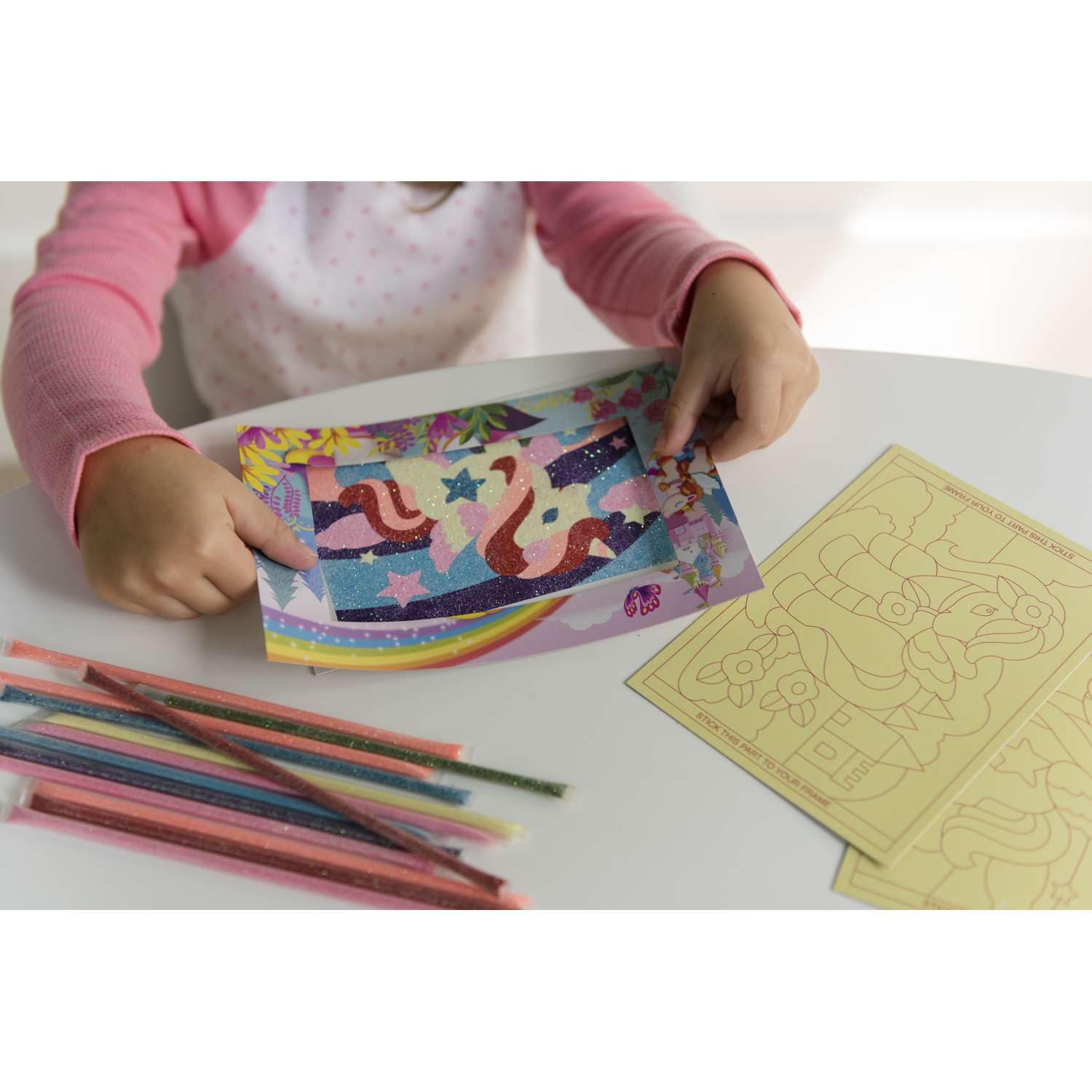 4M Maxi Set Creativo Unicorni Crea Calamite, Arte con Sabbia Glitterata e Acchiappasole Gioco Educativo con Realtà Aumentata per Bambini 5+