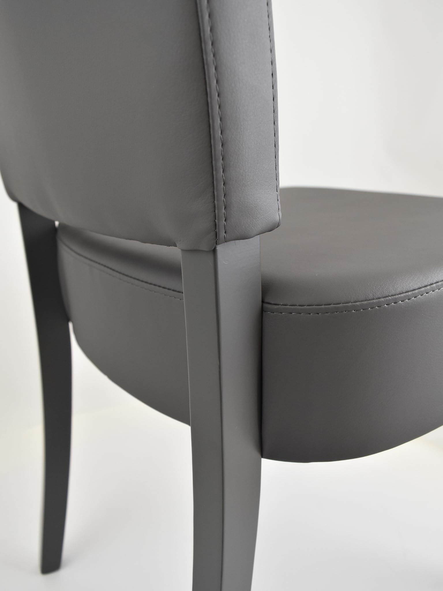 t m c s Tommychairs - Set 4 sillas Genny para Cocina, Comedor, Bar y Restaurante, solida Estructura en Madera de Haya y Asiento tapizado en Polipiel Gris Oscuro