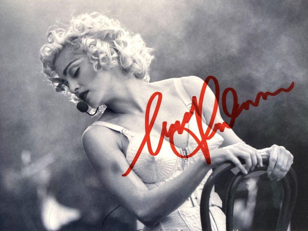 Amazon.co.jp: セール中…マドンナ直筆サイン入り2Lサイズ写真…Madonna 