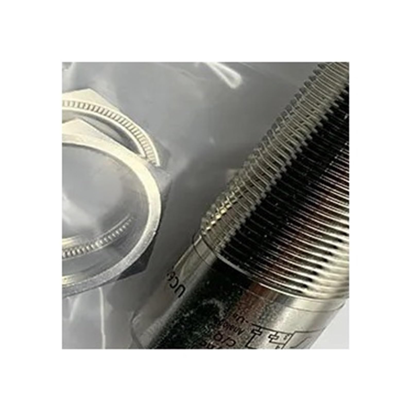 Sensor UC6000-30GM-E6R2-V15 avec double sortie commutable pour automate