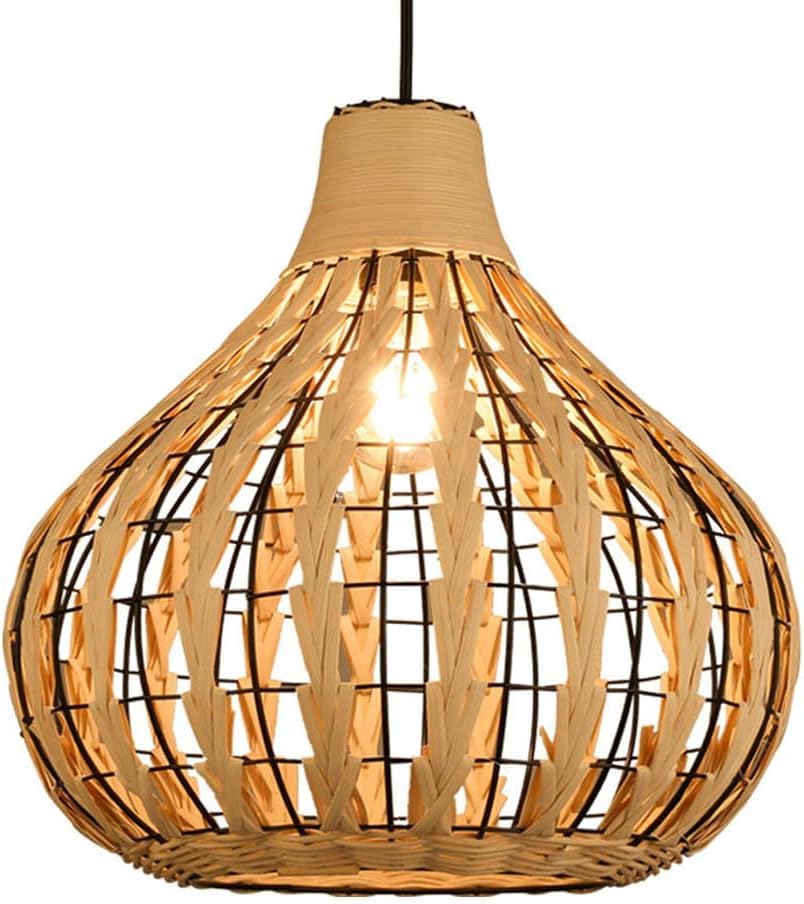 Lustre wabi-sabi en rotin contre la lumière agressive des plafonniers modernes