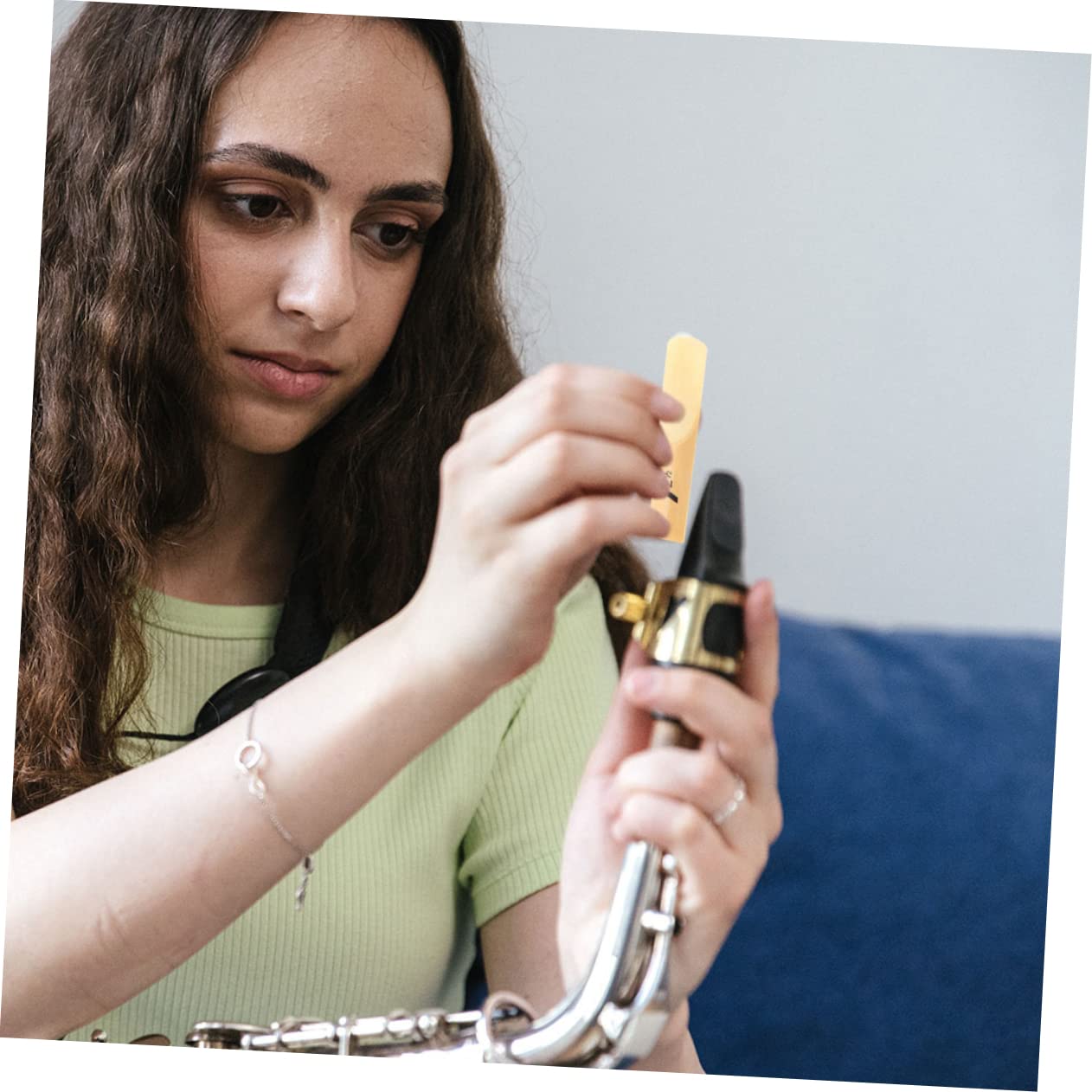 Cañas de Saxofón Alto 2.5, 50 Piezas, para Músicos Profesionales | Repuesto Hecho a Mano, Fácil de Usar E Instalar, Color Caqui, para Principiantes y Uso Diario
