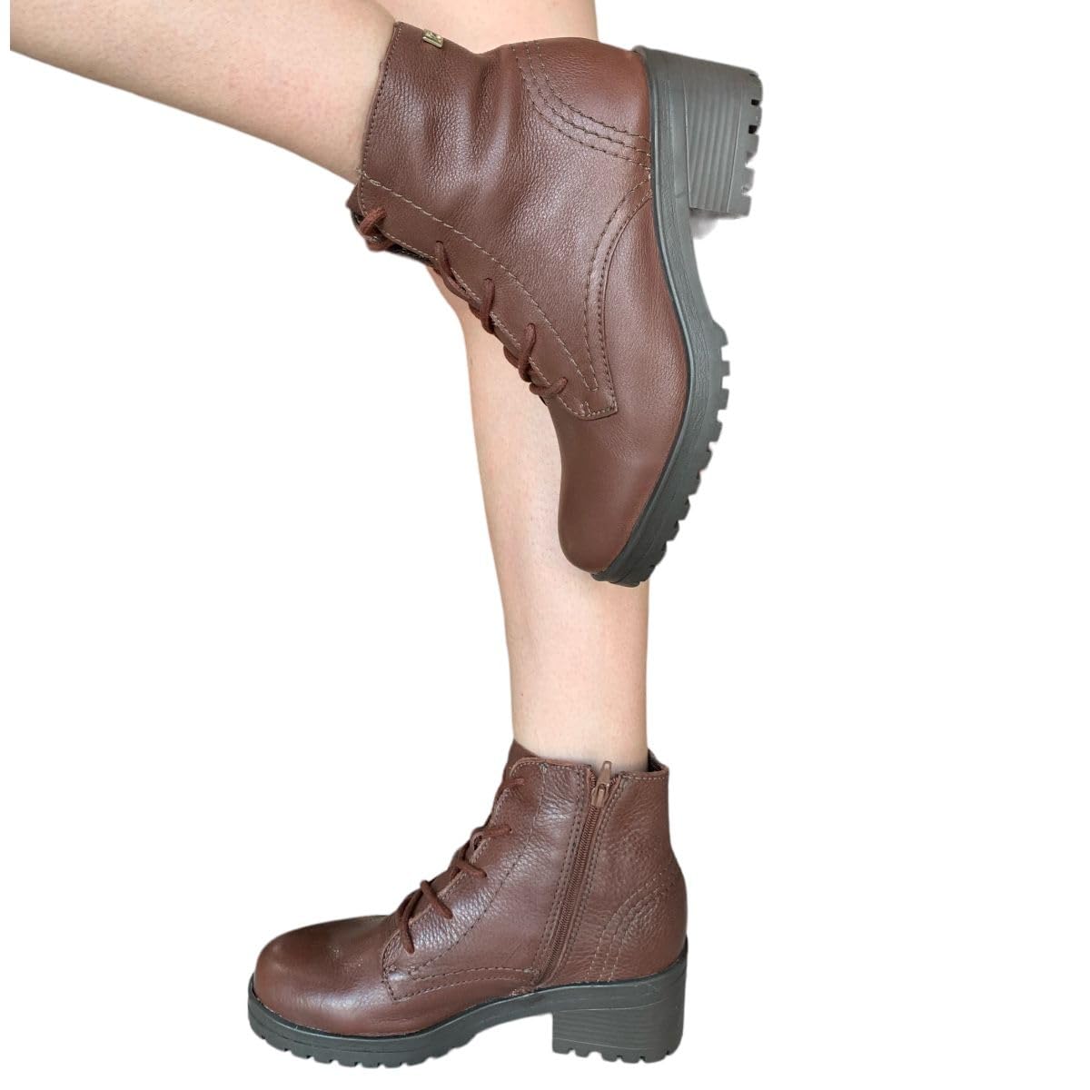 Bota Coturno Fem Bottero Couro Burnish Preto Onix 349101-1 em promoção! Veja a oferta e mais achadinhos de Botas 3 Hoje é o melhor dia para comprar Bota Coturno Fem Bottero Couro Burnish Preto Onix 349101-1 com aquele preço maroto! Promoção! Aproveite a oferta! 3