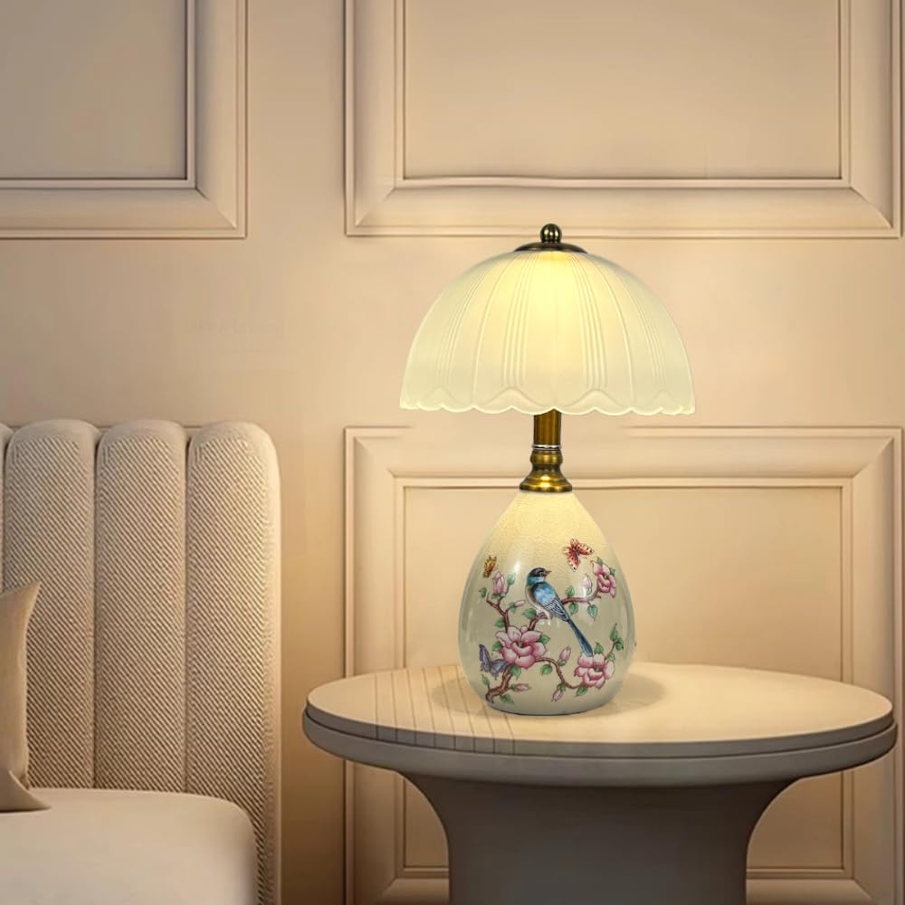 XINYASEE Vintage bemalte Keramik-Tischlampe mit Vogel- und Blumenmuster, Retro-Nachttischlampe mit mattiertem Glasschirm für Schlafzimmer, Wohnzimmer, Büro (erhältlich in Beige, Grün, Rosa) (Beige)