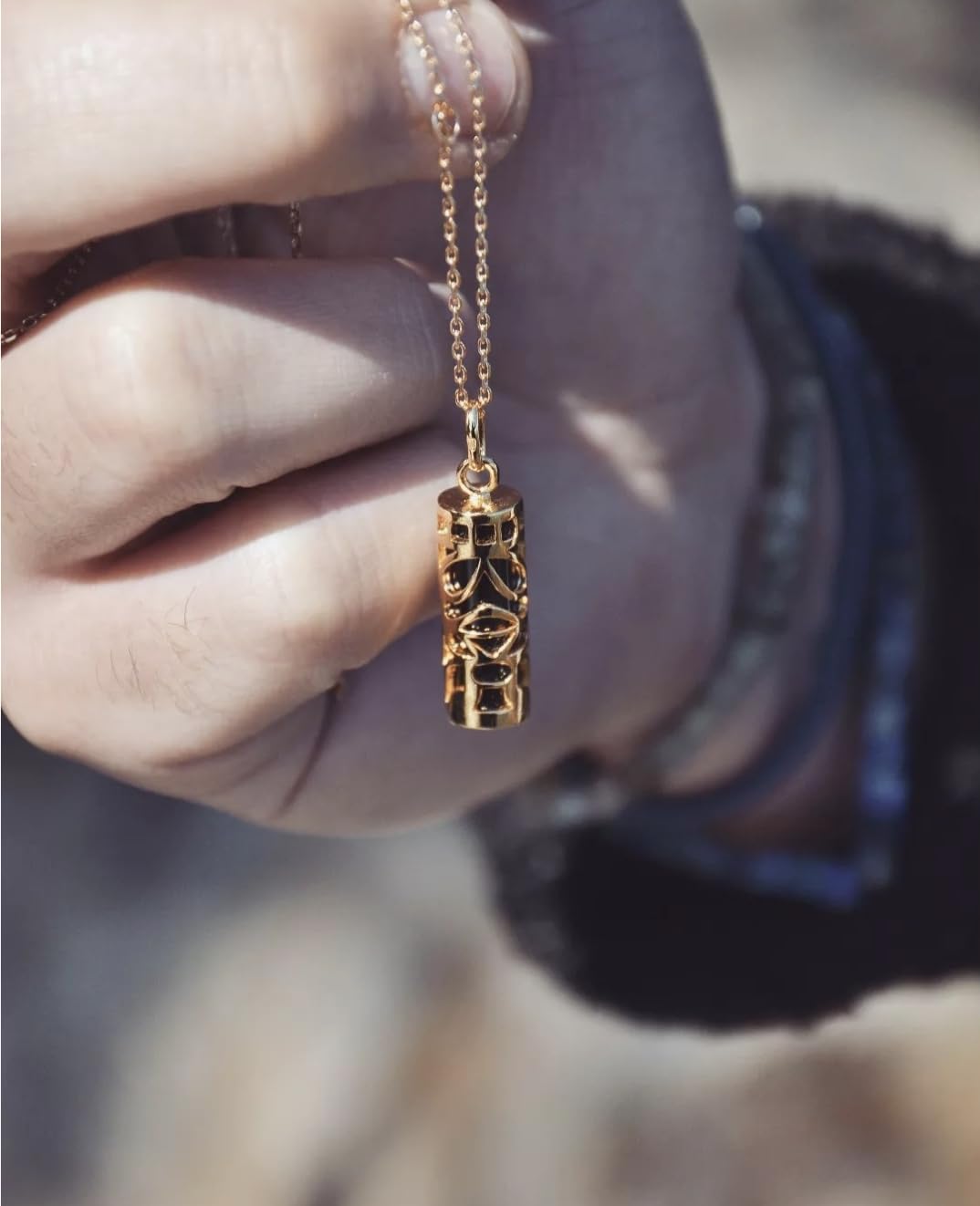 Tata Gisèle © Pendentif en Plaqué Or 18 carats - Tiki de Polynésie - Noir et Doré - Chaine en Option, Marque Francaise, Emballage Cadeau