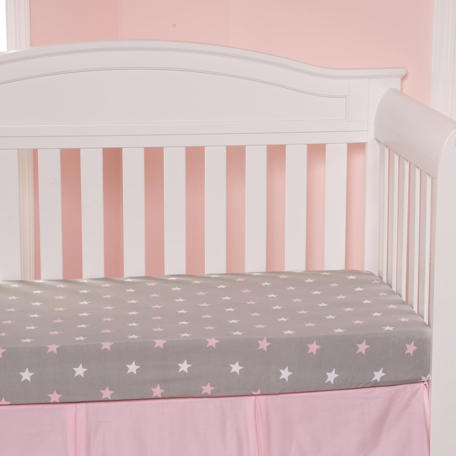 Paquete de 2 sábanas bajeras para cuna para niñas en 100% algodón de punto jersey – Sábanas de colchón de cuna para niña con un tema natural de búhos con corazones morados y rosas y una sábana gris