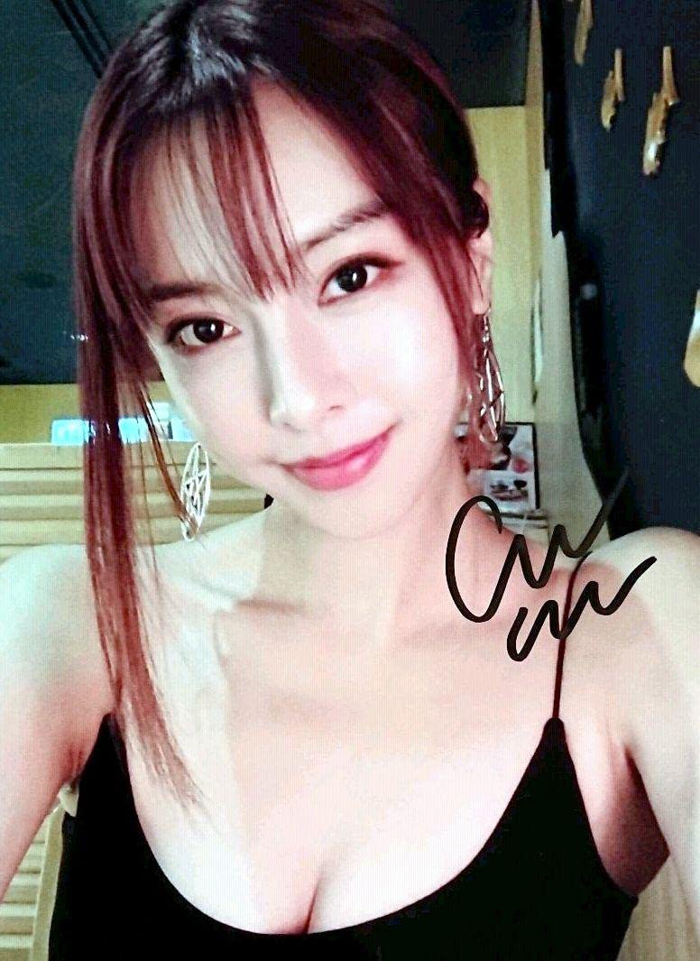 サニー・リン直筆サイン入り2Lサイズ写真…Sunny Lin サニー・リン直筆サイン入り2Lサイズ写真…Sunny Linの通販 by