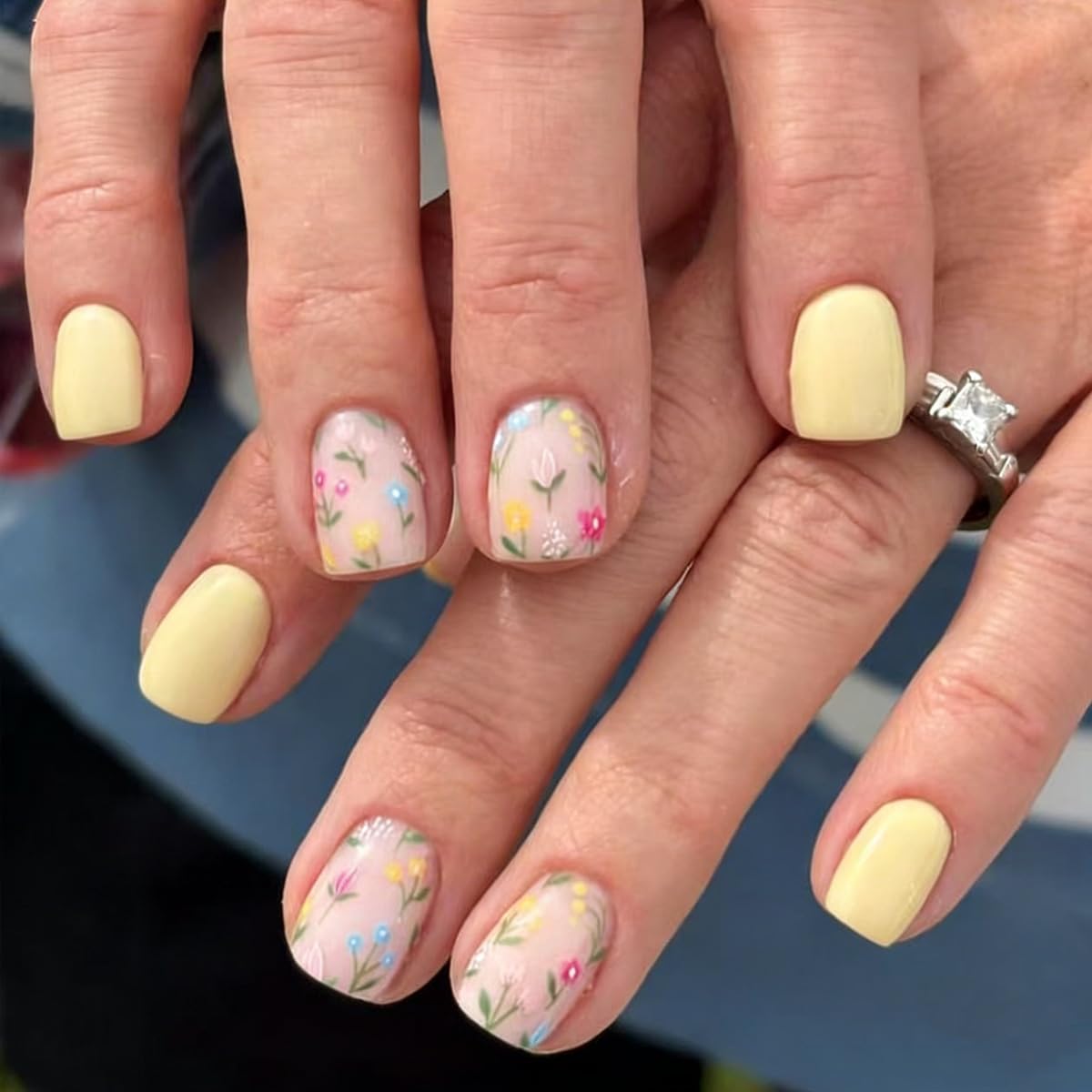 Yellow Press on Nails Short Square Fake Nails with Design