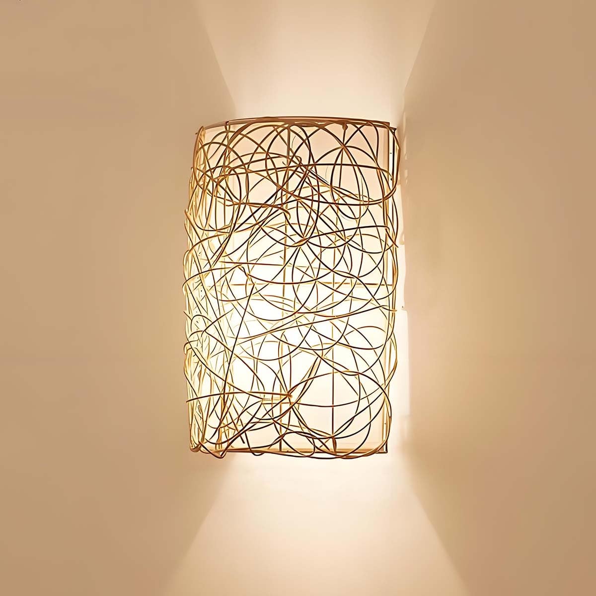 AoLa Boho Wandleuchte Vintage, Innen Rattan Wandlampe Handgewebter E27 Dekoration Wandbeleuchtung aus Naturmaterial Up Down Beleuchtung Retro Lampe mit Weißer Schirm für Wohnzimmer Heim,A