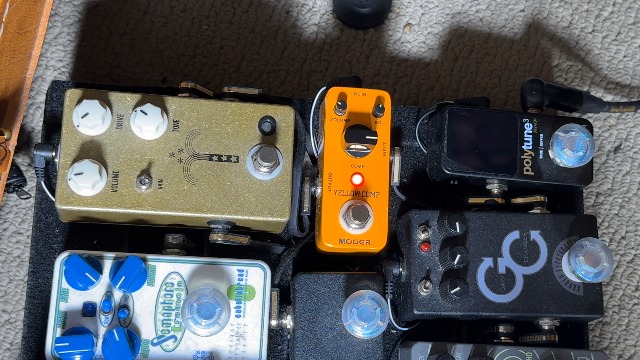 Watch Sound Demo Mooer Yellow Comp Compressor Pedal on Amazon Live