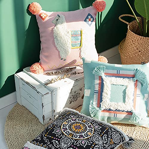 Linge de lit et housse oreiller style nordique brodé à pompons géométriques