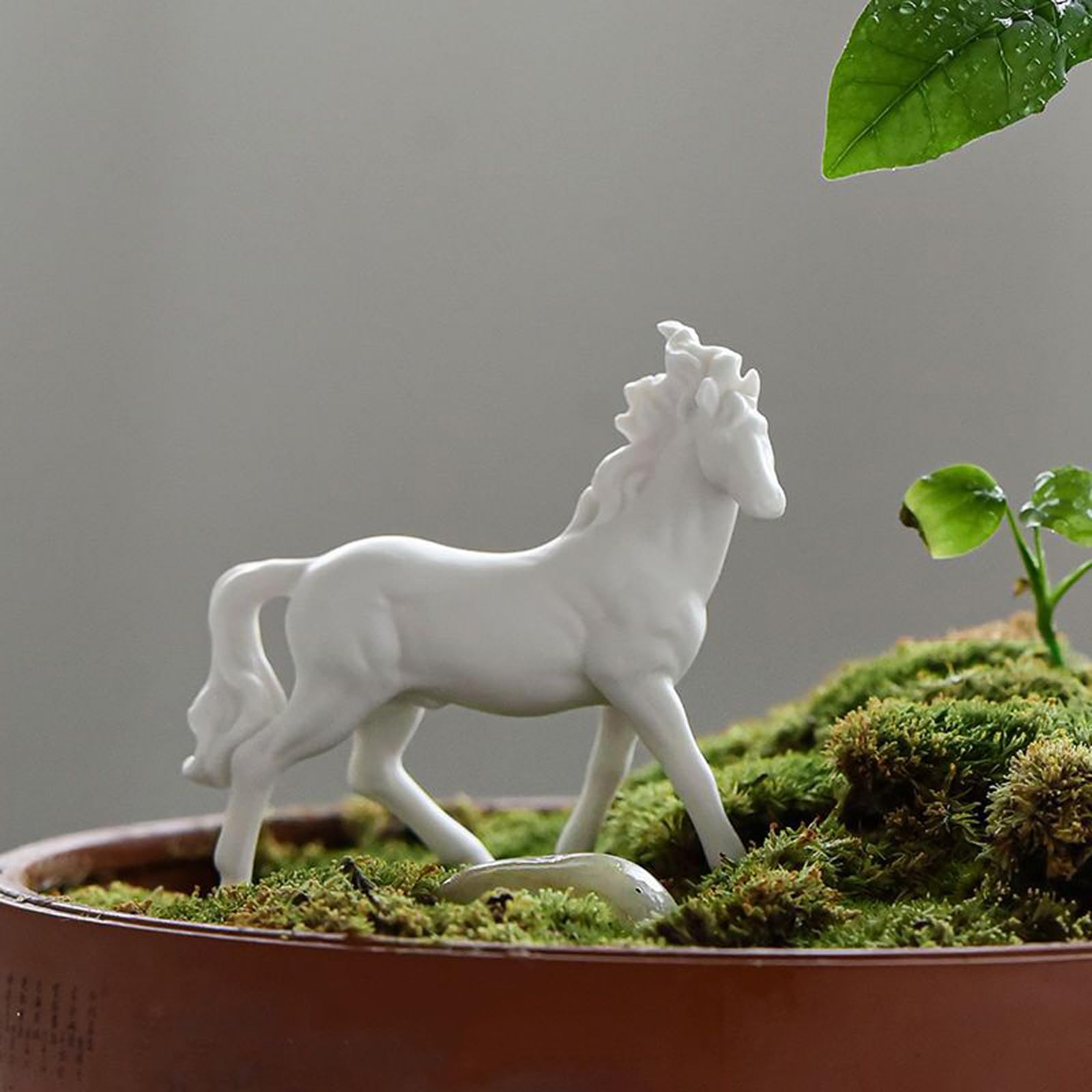 Amazon.co.jp: 白い磁器の馬の彫像、10CM 陶磁器の白い馬の置物は家の