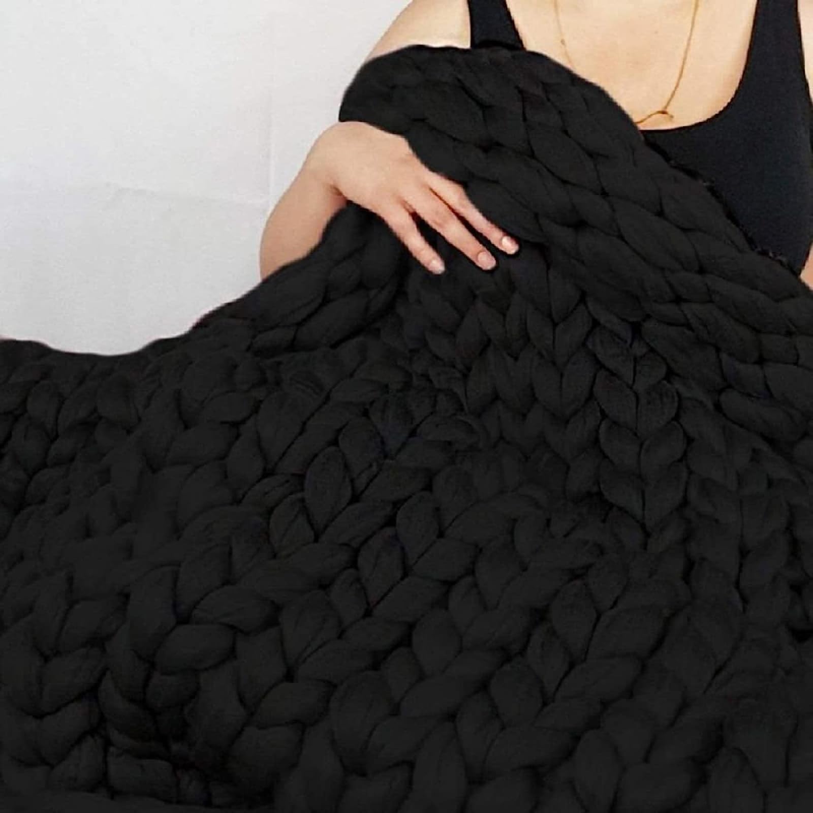 ISZI Chunky Knit Blanket Throw Cotton Throw Blanket 100% Handmade Warm & Cozy Blanket Couch Hand Knit Couch Throw Blanket Bed Home Decor Soft Breathable Fleece Throws,Black,60x60cm(24x24inch)