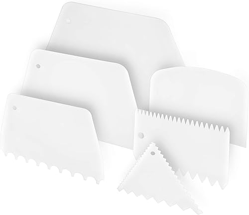 Akingshop Juego de 6 raspadores para tartas, 6 piezas de cortador de plástico para glaseado, herramientas de decoración de bordes de pastel de crema