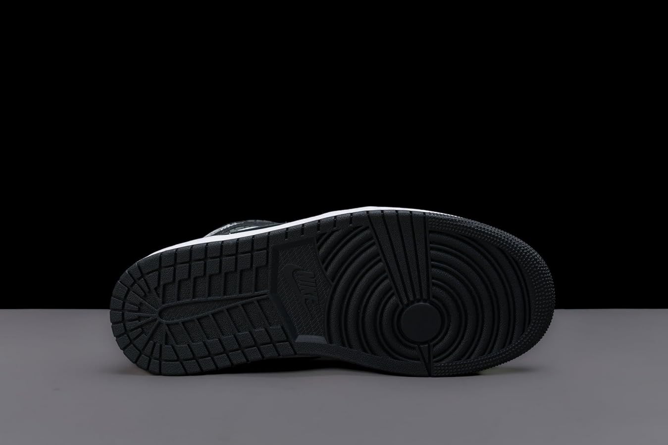 Air Jordan 1 mid ブラック/ホワイト パンダエレファント Amazon.com | Jordan Men's Air 1 Mid SE Panda Elephant Off