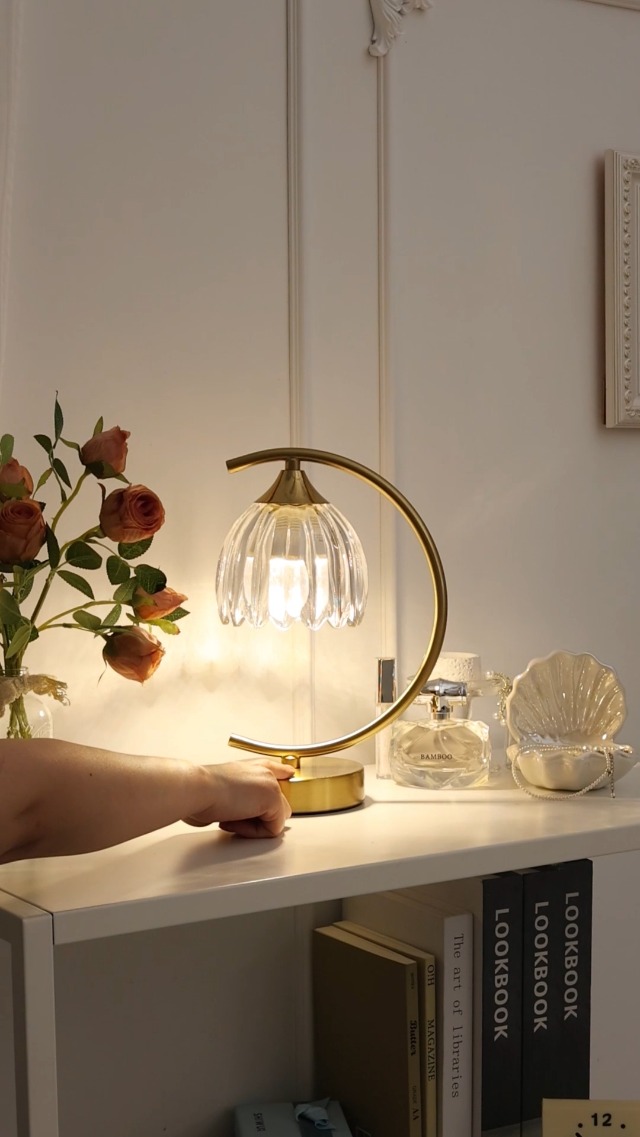 Image of Shenmoyl Set of 2 Tulip Table Lamp, 5200mAh Cordless Touch Control Table Lamp with 3 Color Temps & Stepless Dimming, Rechargeable Battery Table Lamp for Living Room, Bedroom, Shelf (Transparent Tulip)