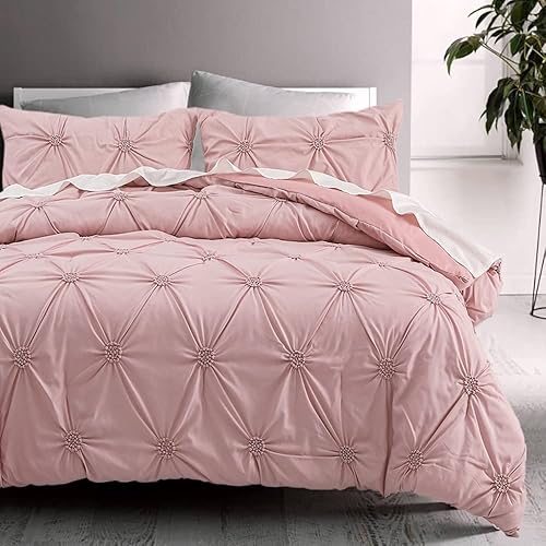 SLEEPBELLA Juego de edredón de lujo de 3 piezas con diseño floral fruncido, color rubor, relleno interior de microfibra suave, alternativo, estilo