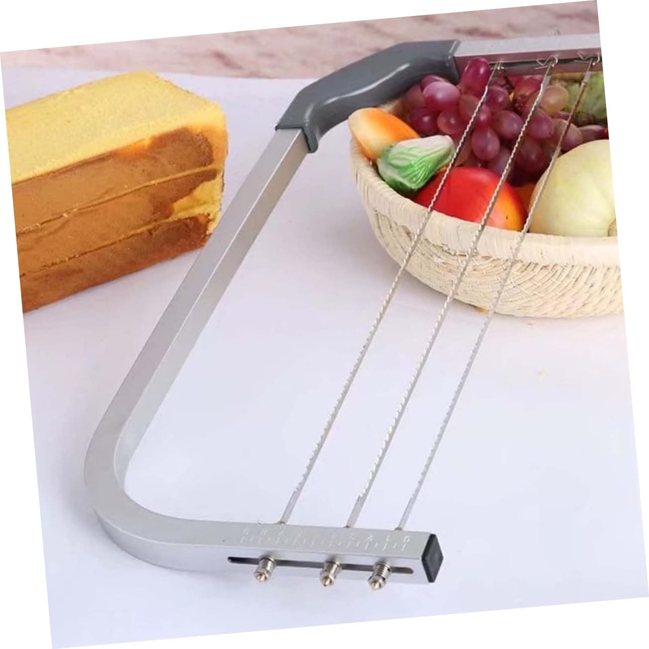 MAGICLULU Coupe-gâteau à 3 Lames Niveleur de Gâteau en Alliage D'aluminium Anti-dérapant pour Pâtisserie Amateur et Professionnel