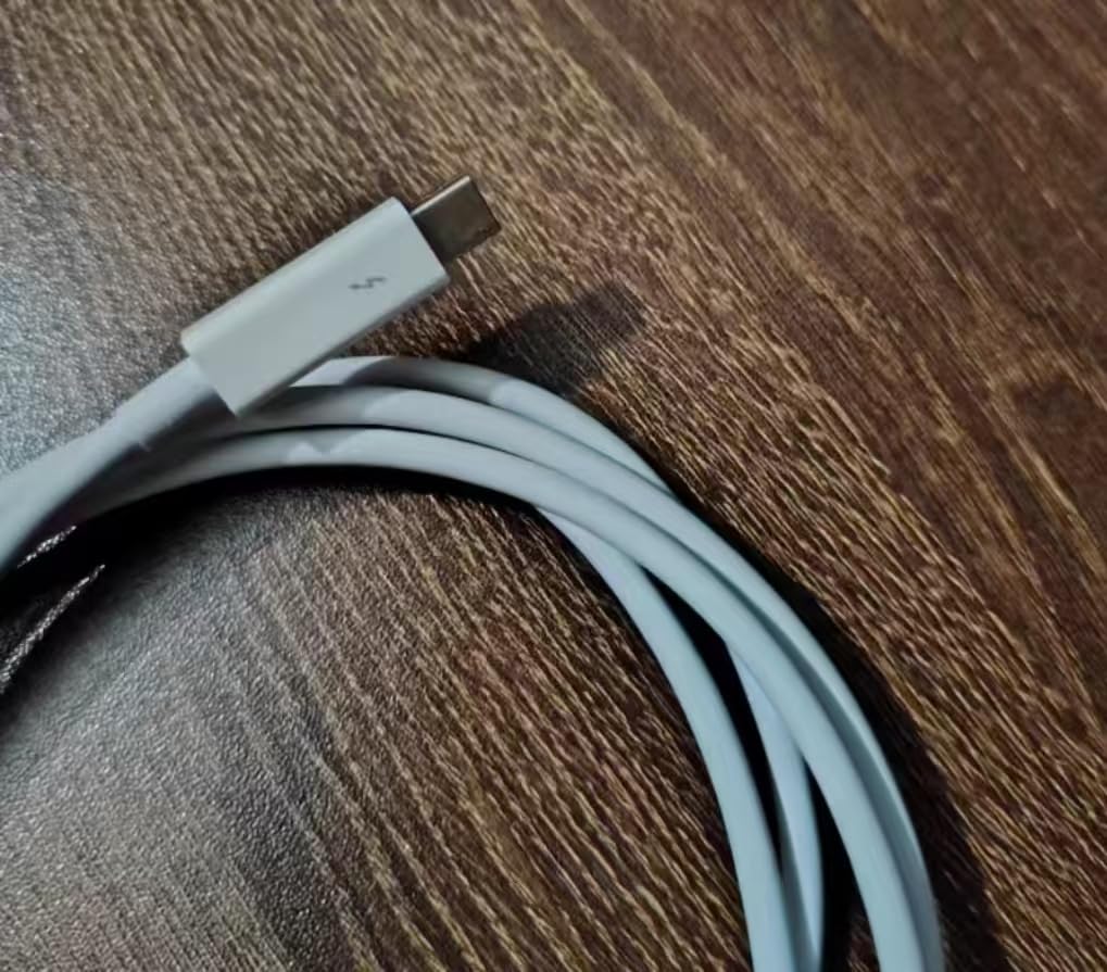 Suitable for Apple Thunderbolt 2 High-Speed Lightning Data Cable - 2 Meters (White)