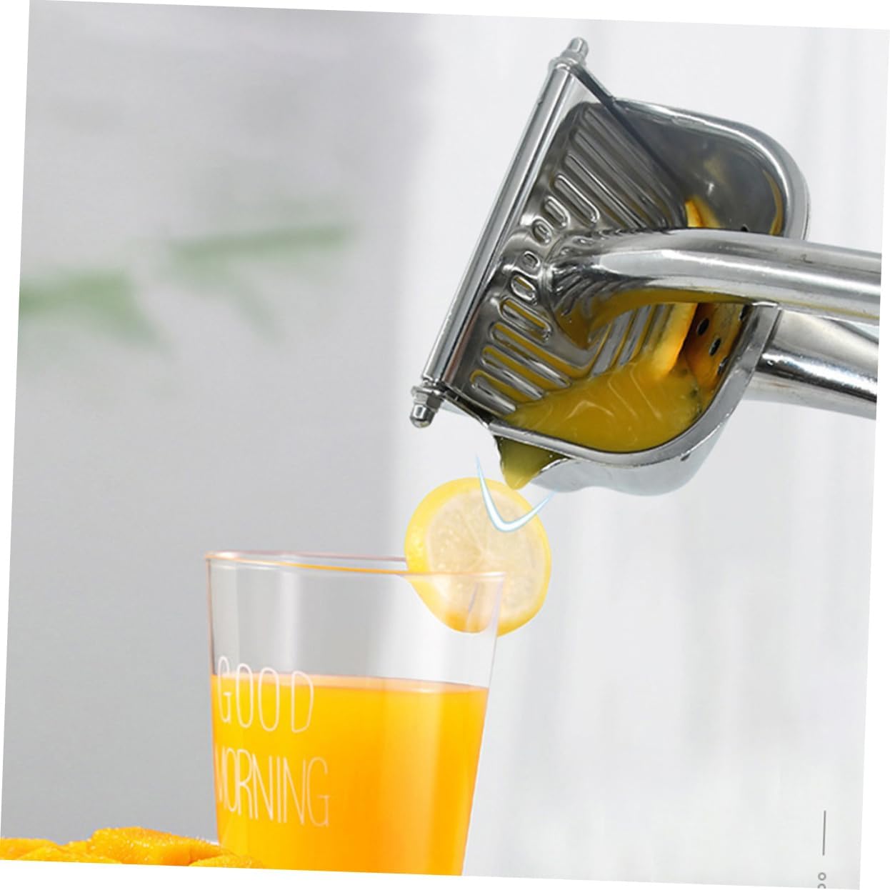 304 Stainless Steel Manual Fruit Squeezer Ergonomic Handheld Juicer for Citrus and Fruits Non-Slip Design for Kitchen Use Easy to Clean