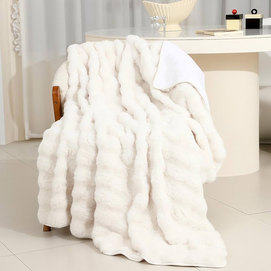 Amazon｜フェイクラビットファーバブルスローブランケット 60インチ x