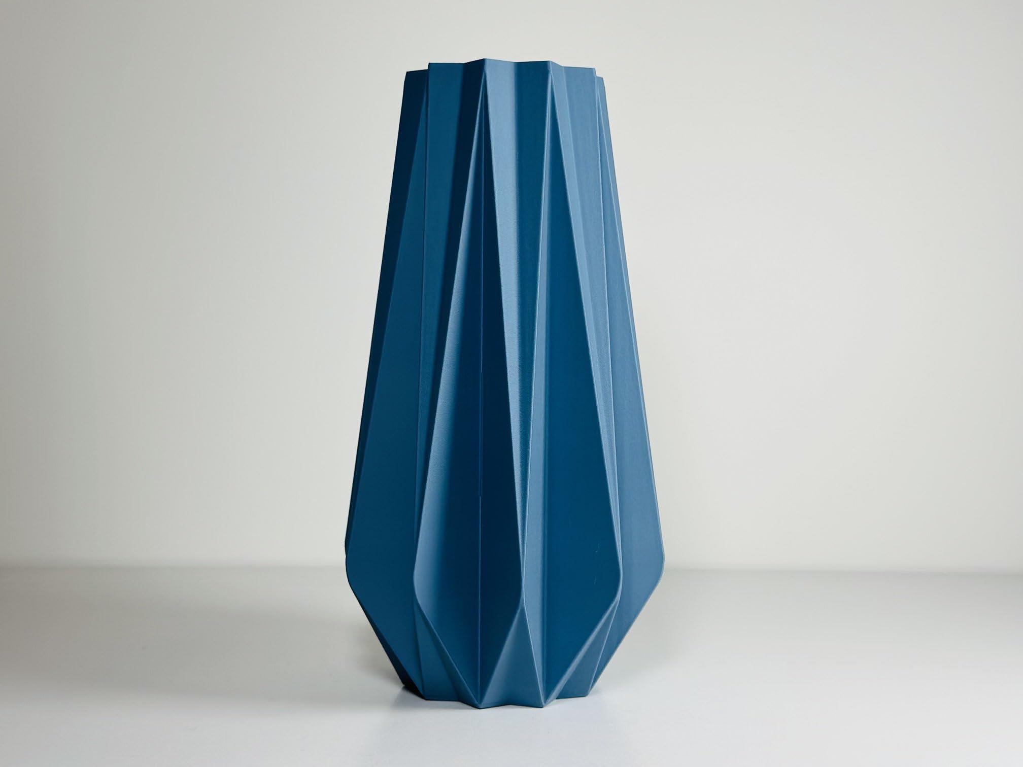 Vase Artémis doux bleu pour instaurer une ambiance zen et poétique chez soi