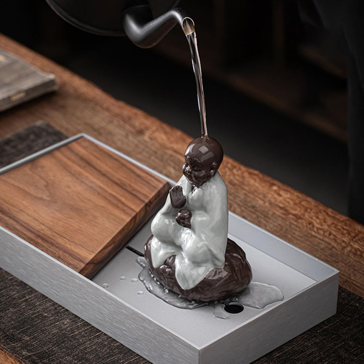 Filtro Tè Multifunzionale Design Classico Infusore in Ceramica Nero Statua Buddha Staccabile e Infusione Tè Sfuso per Decorazioni Casa