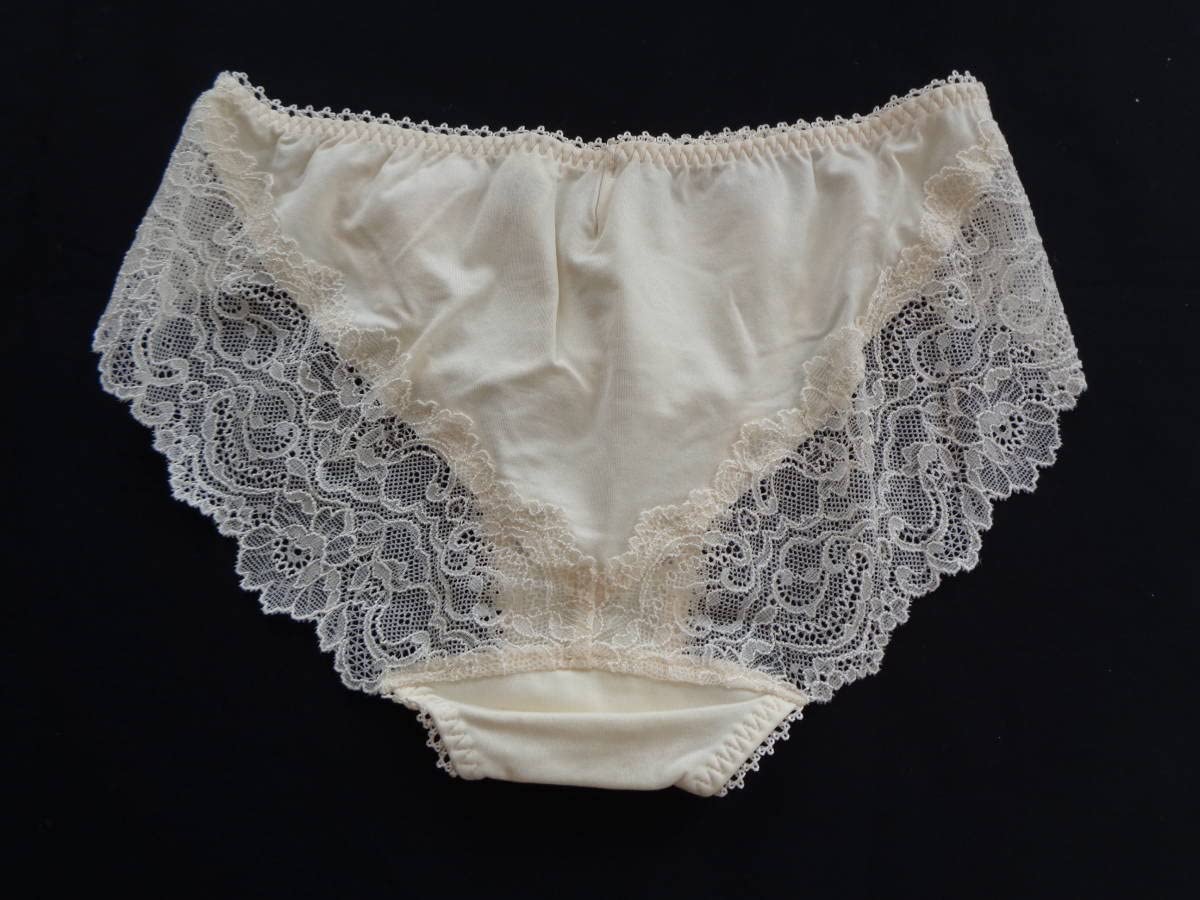 みー　LINGERIEAM ホワイト花柄レース　C75 ショーツM みー様専用 LINGERIEAM ホワイト花柄レース C75 ショーツM