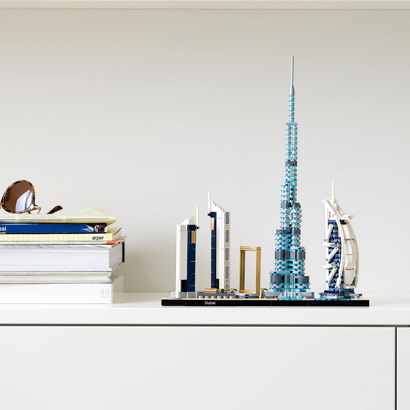 LEGO Architecture Dubai, Collezione Skyline, Kit di Modellismo Creativo e Rilassante, Costruzioni per Adulti e Ragazzi di 16+ Anni, 21052