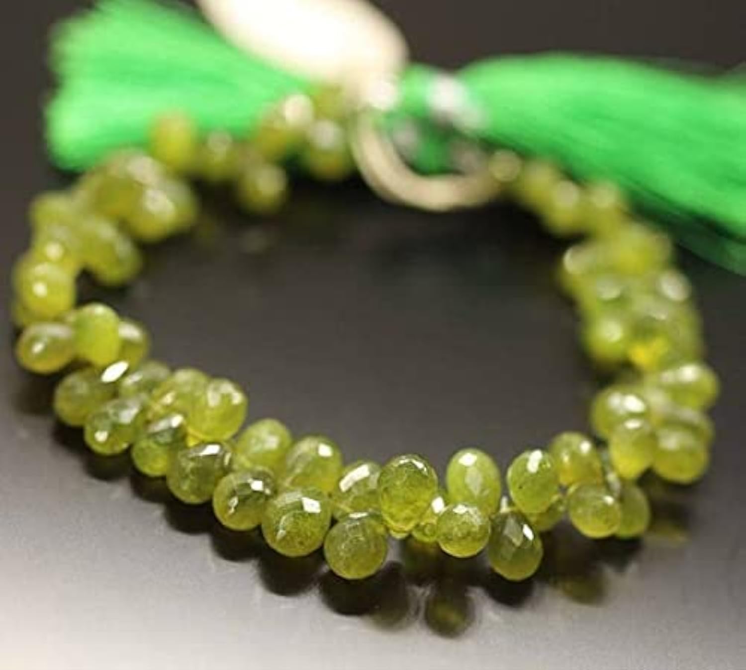 Perles péridot d'Arizona gouttes facettées de 5-6mm pour fabriquer un cadeau unique
