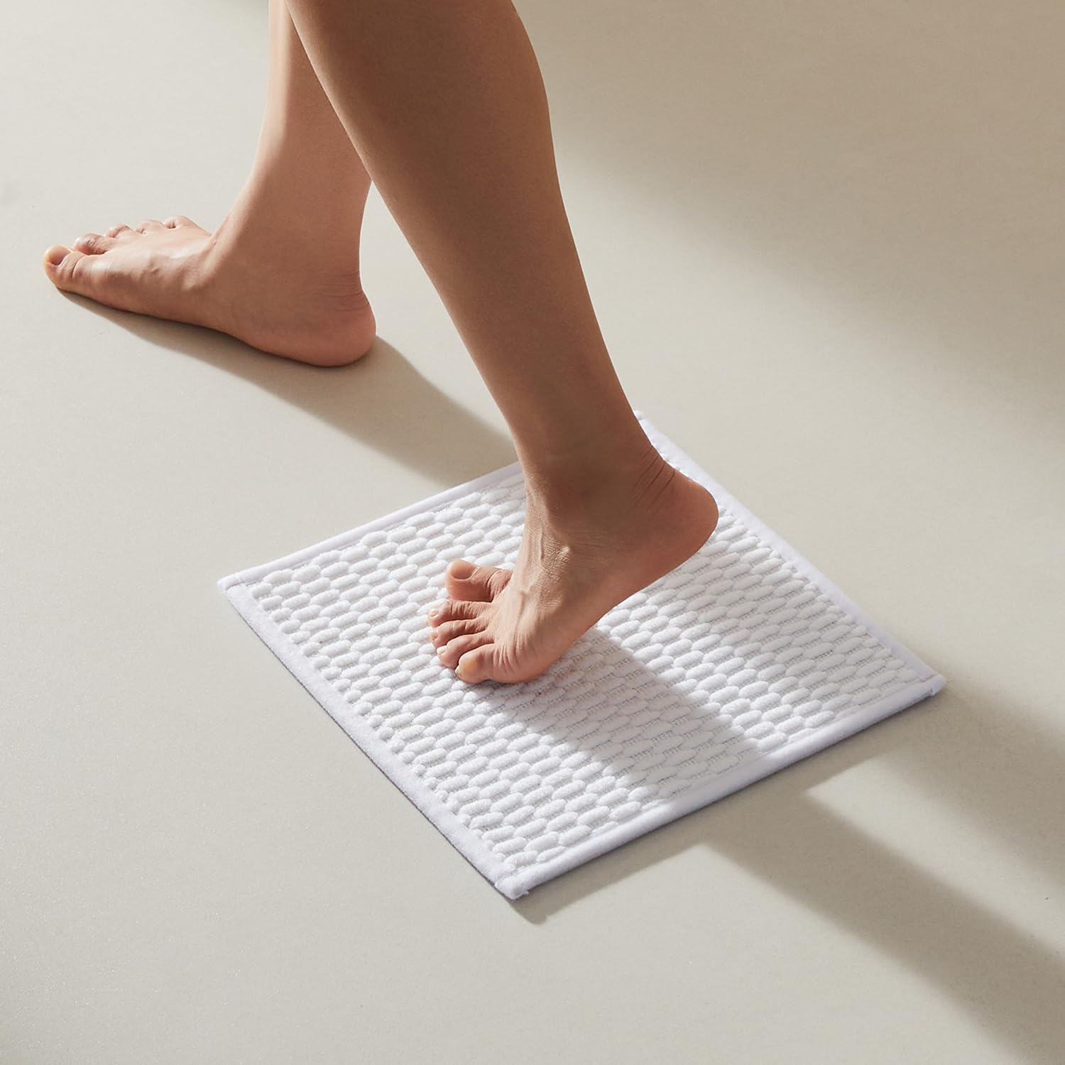 TYUU Small Bathroom Rugs, Non Slip Washable Bath Rugs Super Absorbent Bathroom Rug Thin Quick Dry Low Pile Bath Mats, White 12"x12"