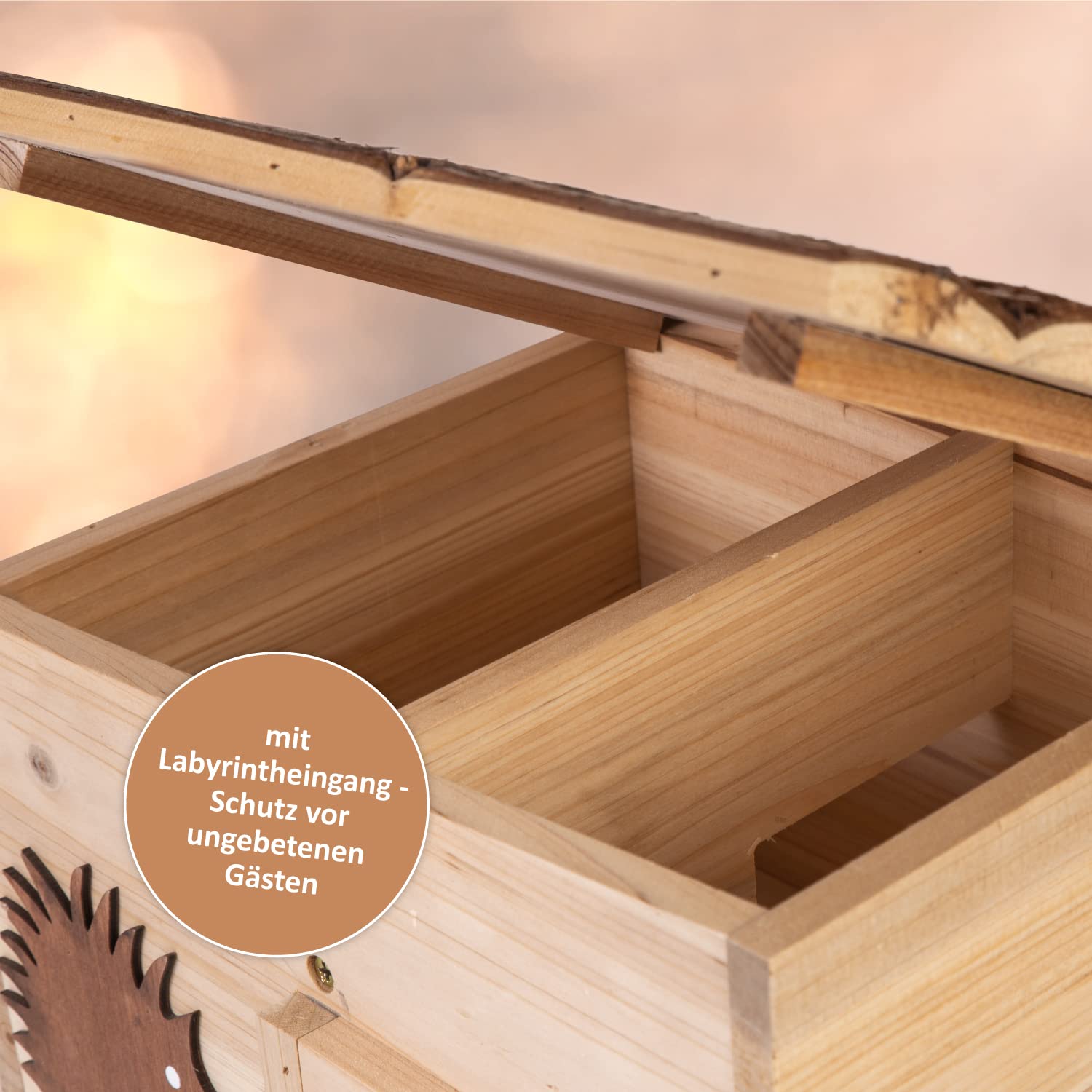 CULT at home Igelhaus Bausatz mit Boden aus Holz Höhe 22 cm - Igelhotel mit Labyrintheingang – Igelfutter Haus Igelhütte - Igel Schlafhaus Deko Garten