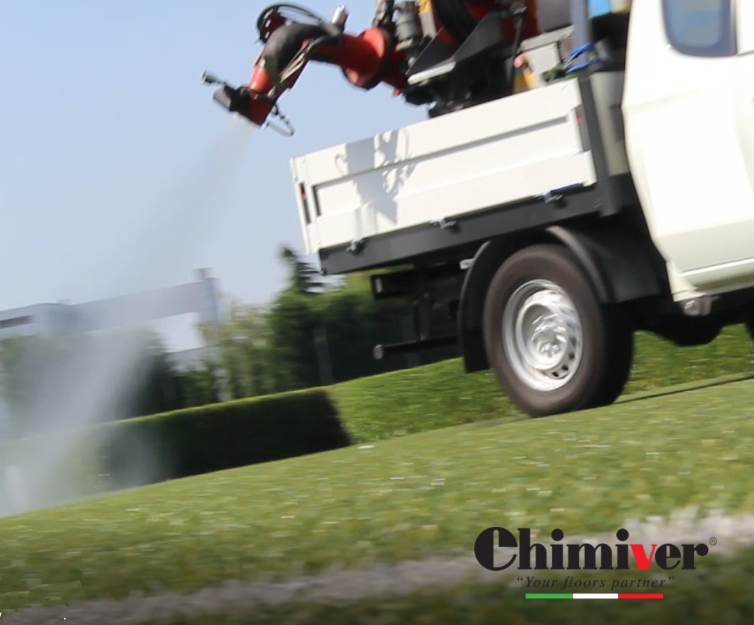 Chimiver® - Clean Garden Sport | Detergente Concentrado alcalino sanitizante Apto para la Limpieza de Superficies Deportivas y céspedes sintéticos. Tanque de 5L.