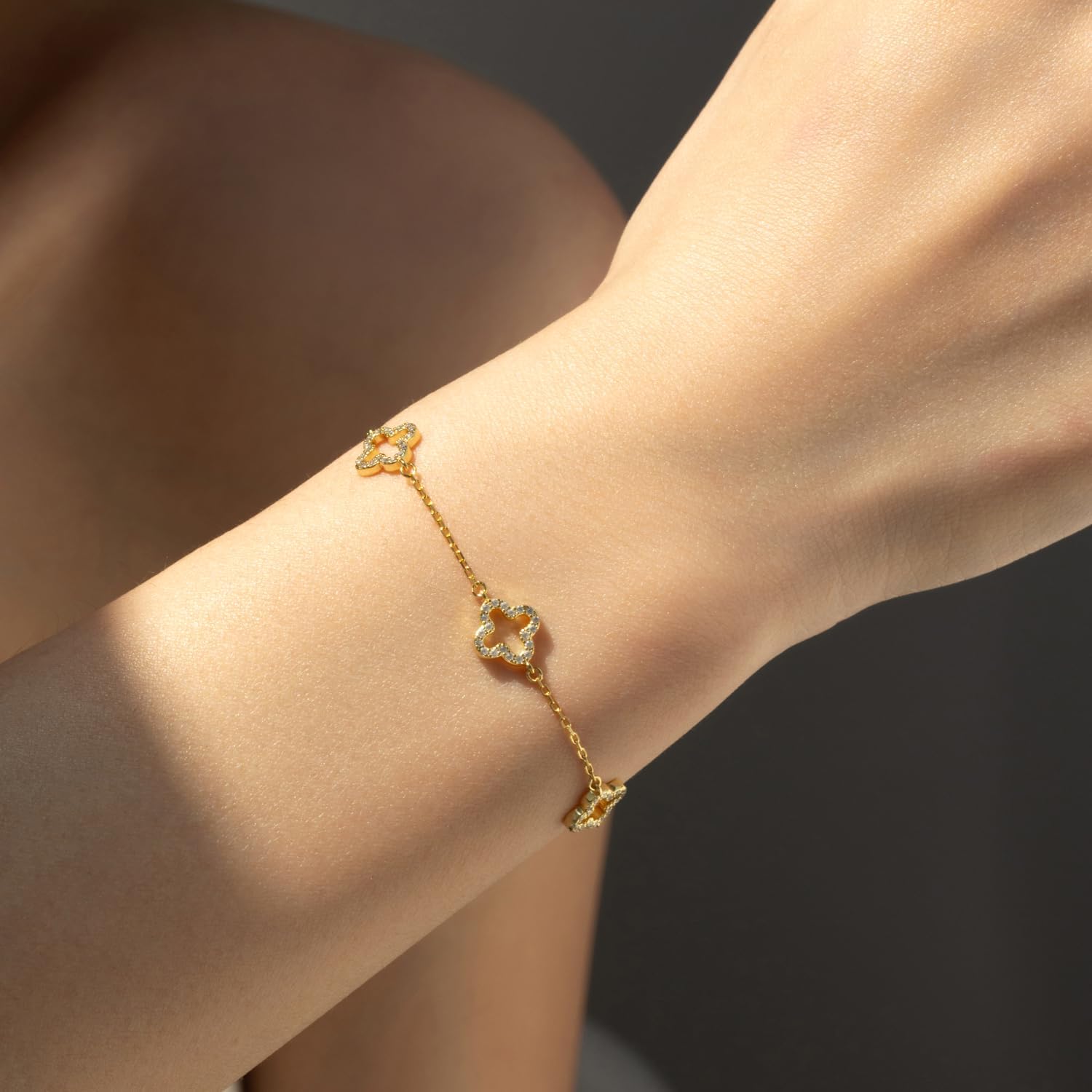 14K Gold-Plated Four-Leaf Clover Tennis Bracelet, Lucky Four-Leaf Connection Bracelet, a Fashionable Jewelry Suitable for Women's Daily Wear, Dates and Special Occasions - Image 4