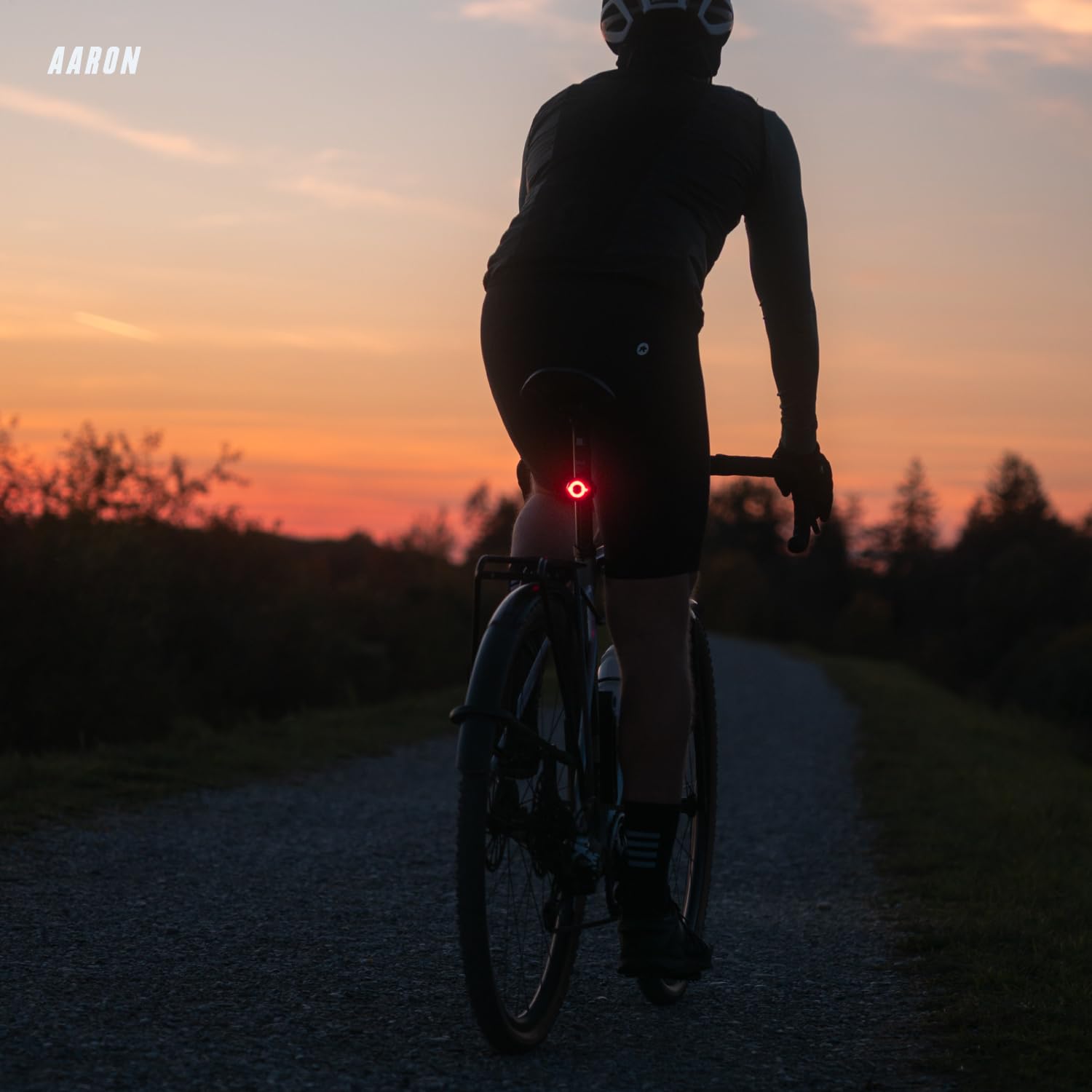 AARON Fahrradlicht Set 100 LUX / 50 LUX für Stadtpendler & E-Bike-Fahrer, StVZO zugelassen, USB aufladbar, Fahrrad Licht Set regenfest - Fahrradbeleuchtung - Beleuchtung Fahrrad für vorne + hinten