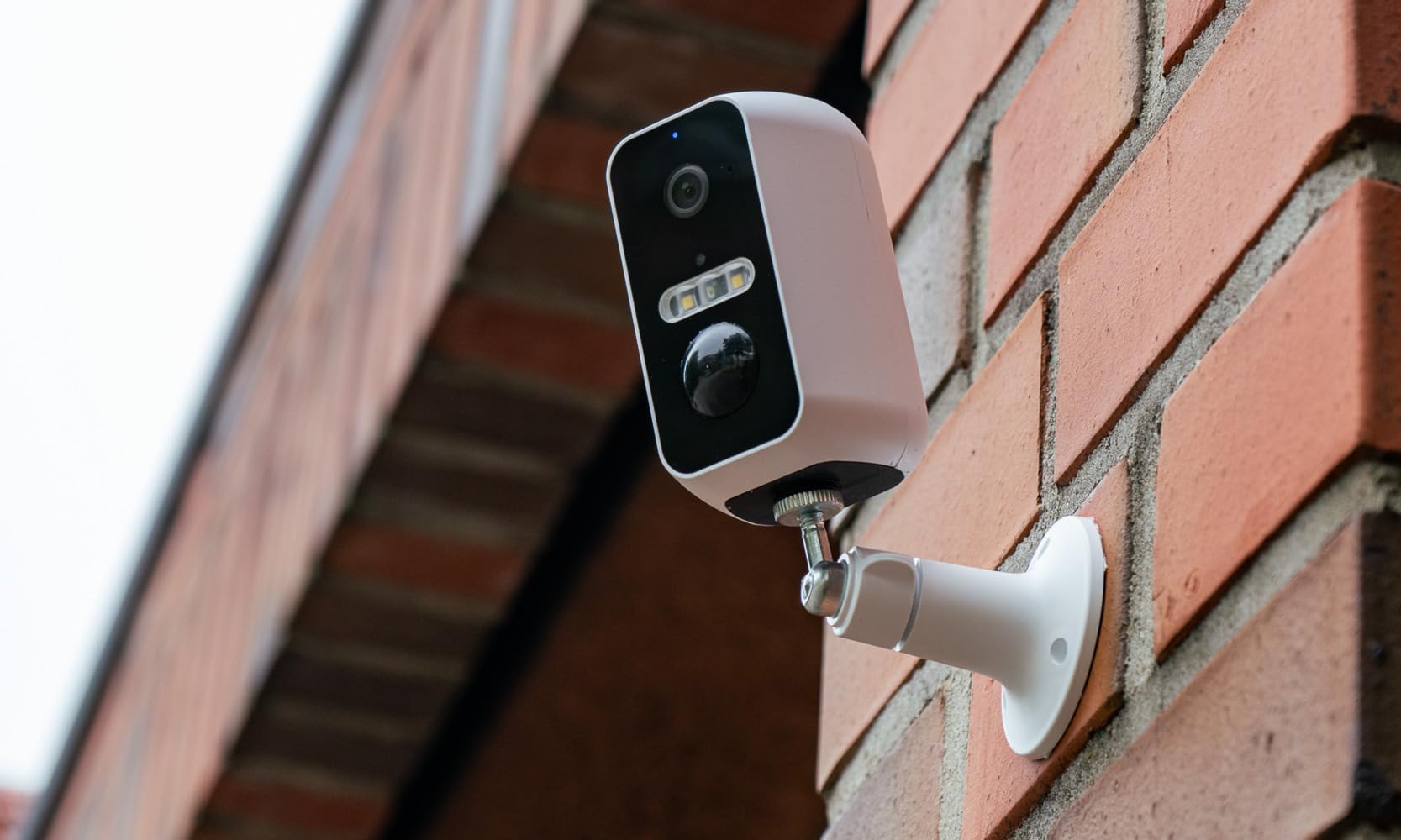 Rollei Bezprzewodowa kamera bezpieczeństwa 2K – wykrywanie ruchu, bezprzewodowe zasilanie, sterowanie aplikacją i łatwy montaż do monitorowania wysokiej rozdzielczości (na zewnątrz)