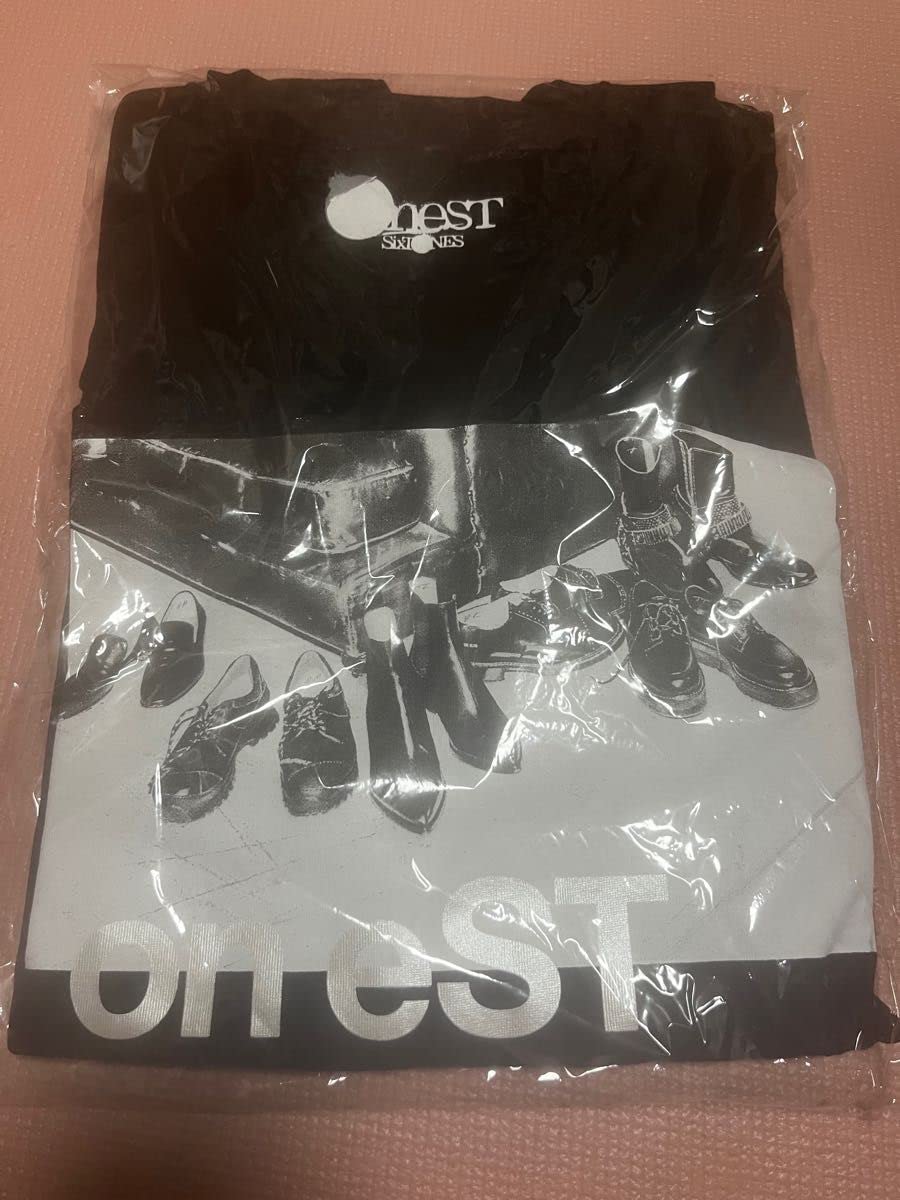 SixTONES ツアーT 2枚 Amazon.co.jp: SixTONES ツアーT ロンT onest : ホーム＆キッチン