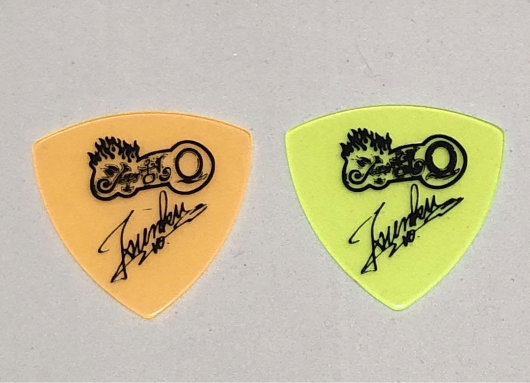 Amazon.co.jp: シャ乱Q つんく ギター ピック 2枚 まとめ : おもちゃ