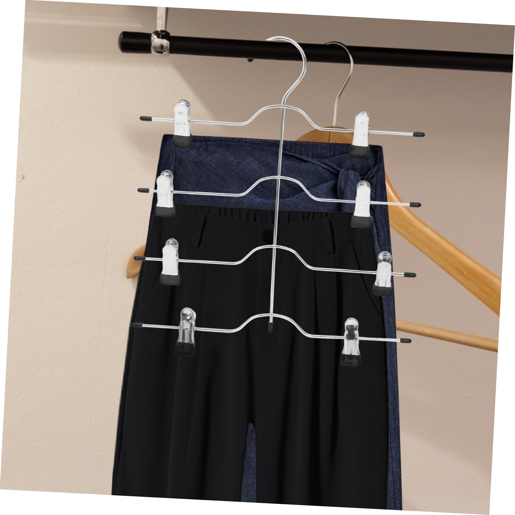 Perchas para Pantalones de 4 Niveles con Pinzas, 4 Piezas Negras | Acero de Alto Manganeso, Diseño Antideslizante y Robusto, Ahorra Espacio, Mantiene el Armario Ordenado