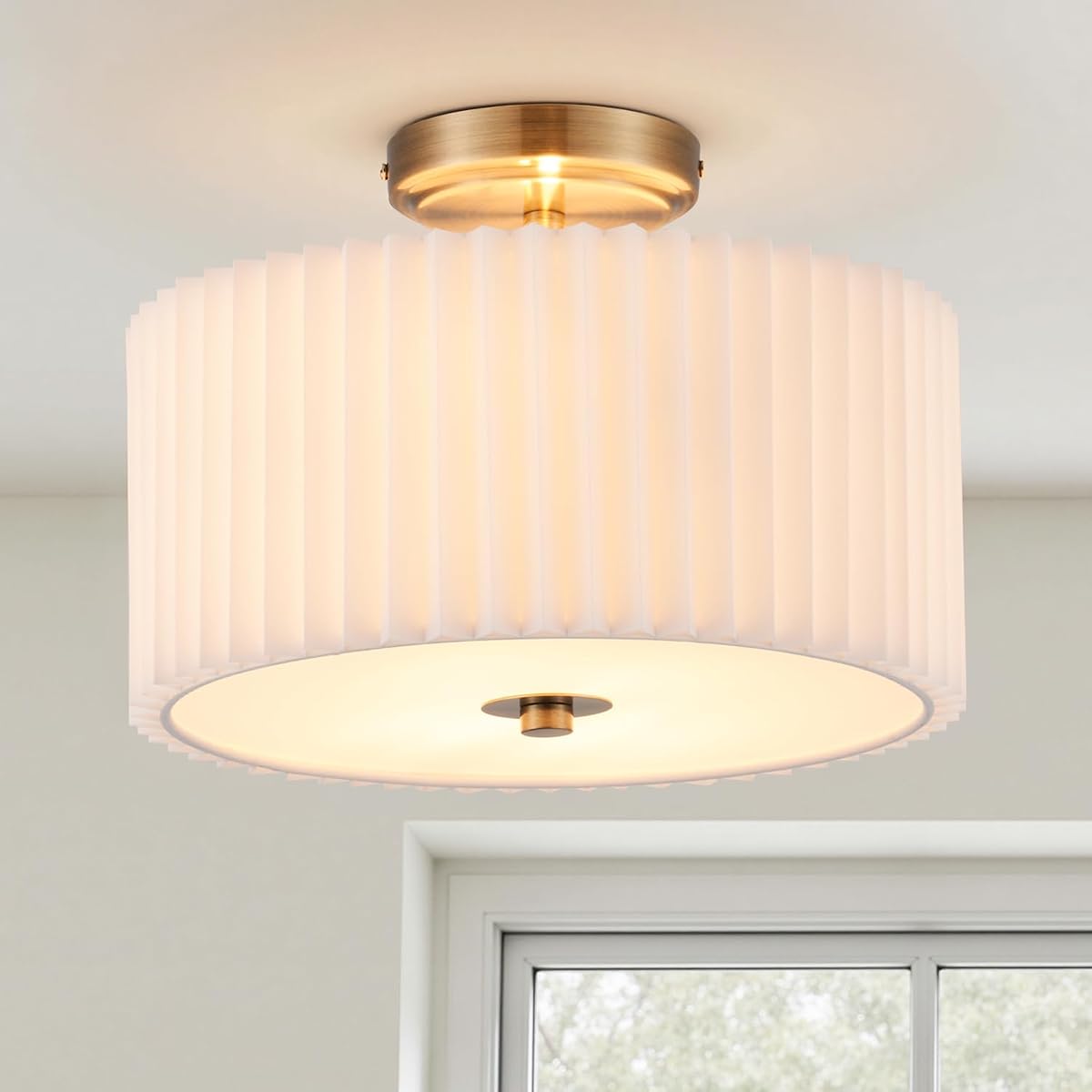 VONLUCE Lámpara de techo de montaje semiempotrado de 12,2 pulgadas, lámpara de tambor de 2 luces | Pantalla plisada blanca con casquillos E26, lámpara para guardería, dormitorio, entrada, pasillo, acabado en bronce, certificado ETL